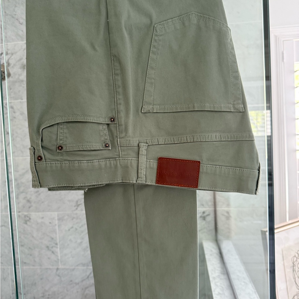 Lucky Brand Green Cargo Pants with Classic Design